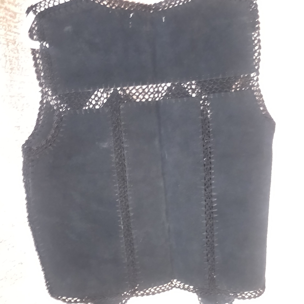 Black Crochet Trim Vest - Picture 4 of 9